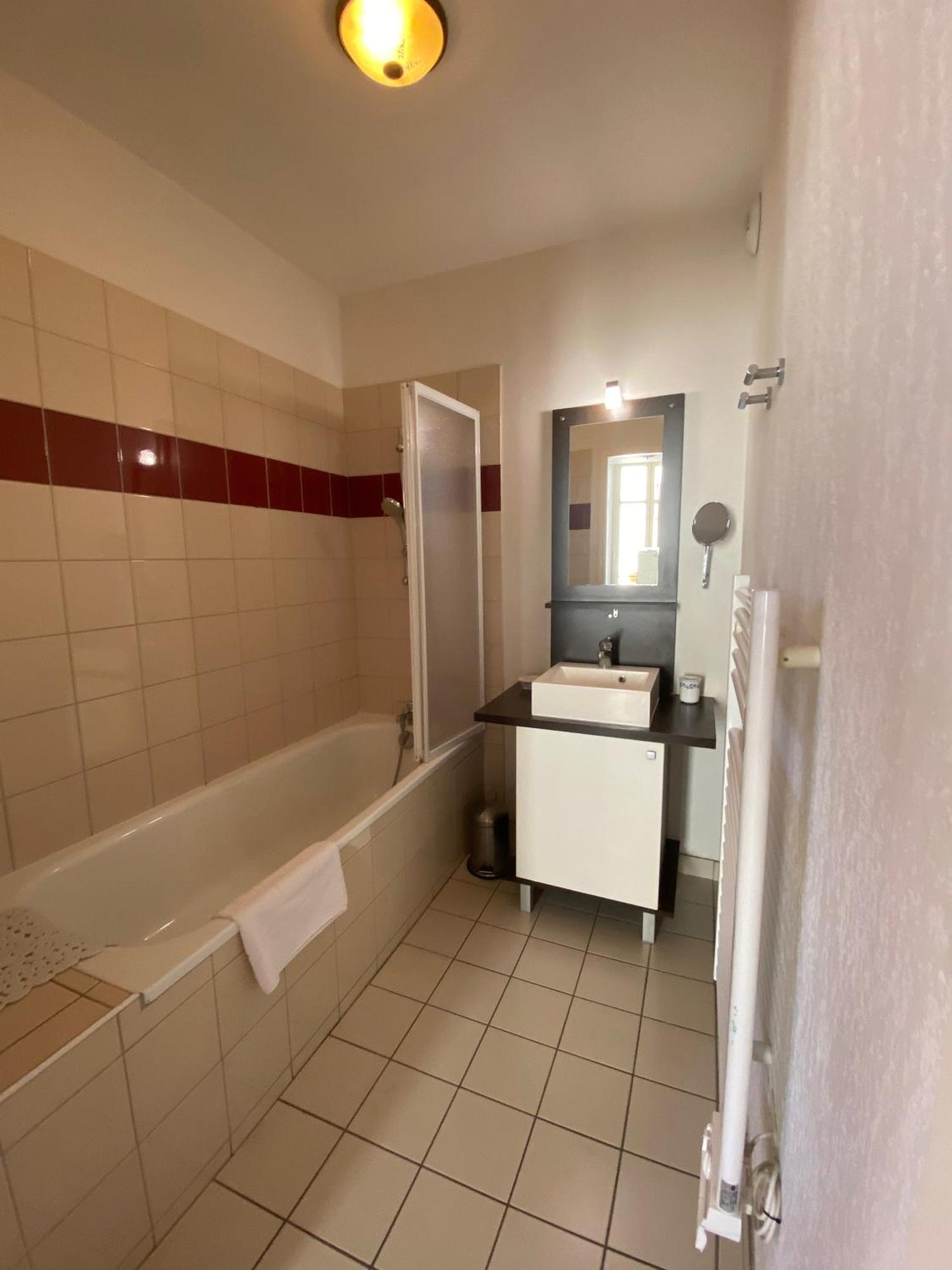 Bagneres De Luchon, Residence Val De Jade, Beau T3 Meuble, Plein Centre, Pour 4 Ou 6 Personnes Buitenkant foto